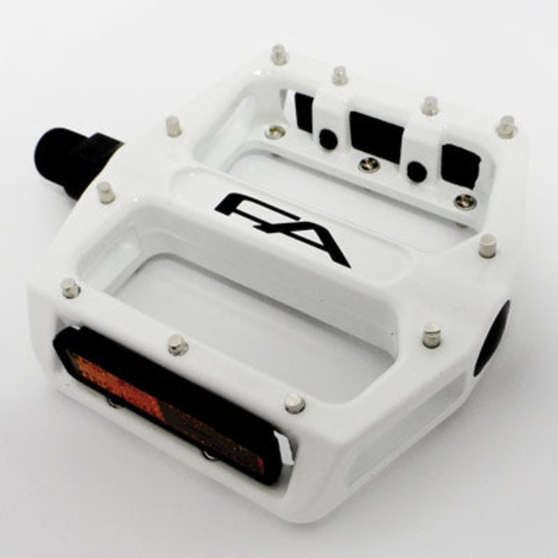F/A Pedal,** Alloy 9/16'',Wht W/Removable Pins Pro Aluminum Platform Free Agent Pedals NA White